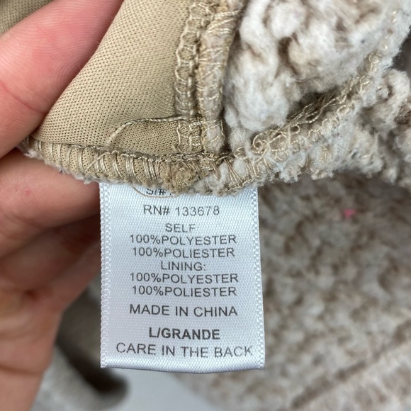 CM3 Outfitters Teddy sweater size Large fits like M/L imo - Picture 10 of 11